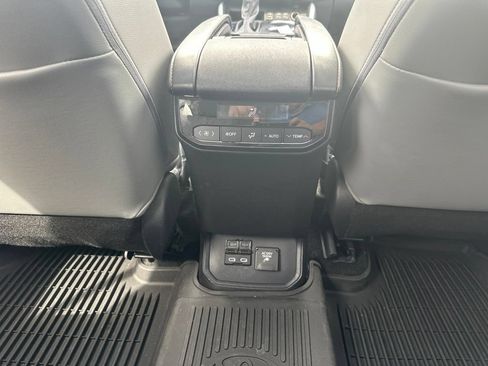 Used 2023 Toyota Highlander Bronze Edition AWD/4WD image 33
