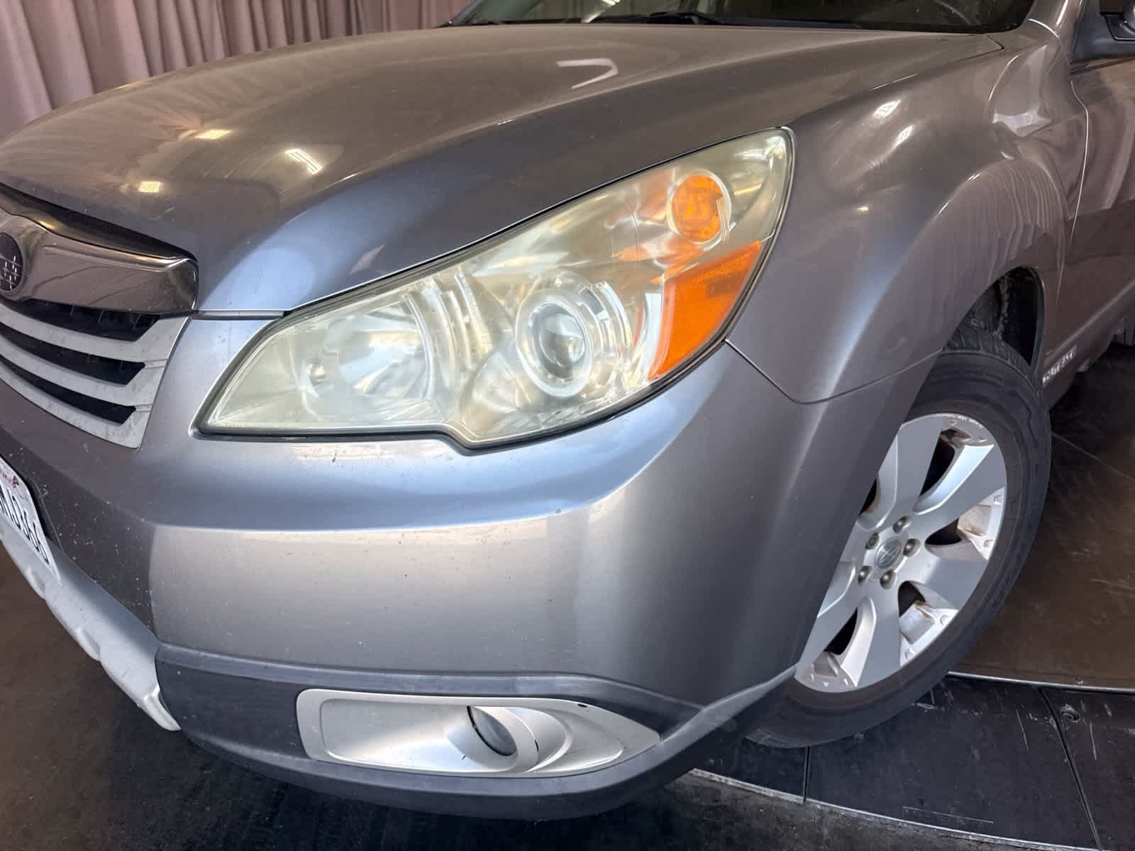 Used 2011 Subaru Outback 2.5i Limited w/ PWR Moonroof Pkg AWD/4WD image 9