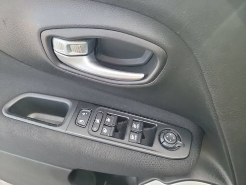Used 2020 Jeep Renegade Sport w/ Sport Appearance Group FWD image 17