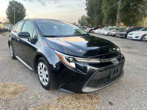 Used 2021 Toyota Corolla LE image 3