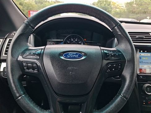 Used 2017 Ford Explorer XLT w/ Equipment Group 202A AWD/4WD image 19