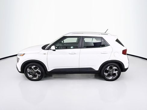 Used 2025 Hyundai Venue SEL FWD image 4