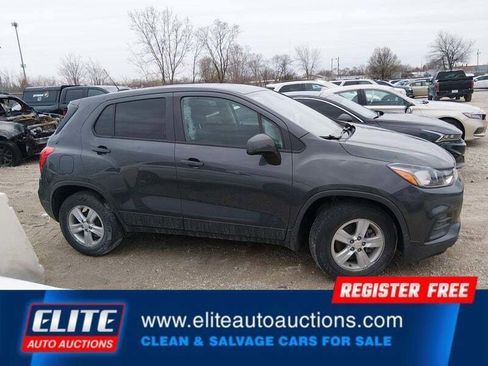 Used 2019 Chevrolet Trax LS w/ Tint and Cruise Package FWD image 26