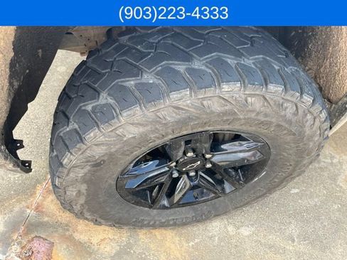 Used 2019 Chevrolet Silverado 1500 Custom Trail Boss w/ Custom Convenience Package AWD/4WD image 2