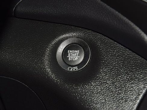 Used 2019 Jeep Cherokee Latitude Plus image 31