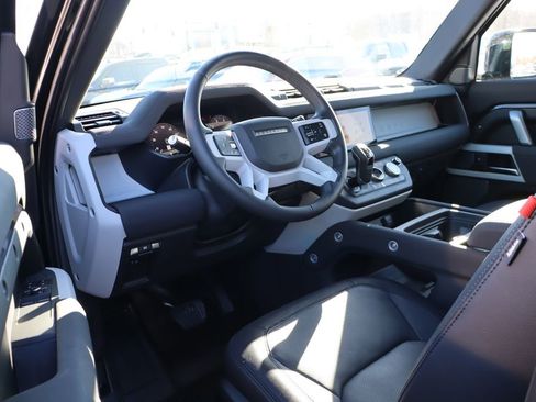 Used 2023 Land Rover Defender 90 X-Dynamic SE image 14