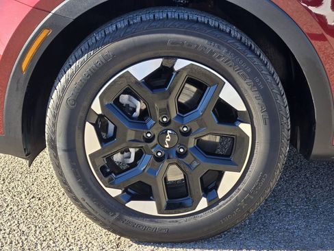 Certified 2025 Kia Sorento S w/ Panoramic Sunroof Package image 10