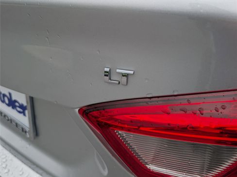 Used 2018 Chevrolet Cruze LT FWD image 10