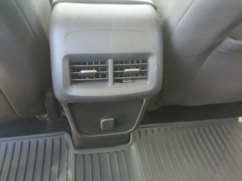 Used 2018 Chevrolet Equinox LT FWD image 27