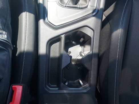 Used 2023 Volkswagen Tiguan SE w/ Panoramic Sunroof Package FWD image 18