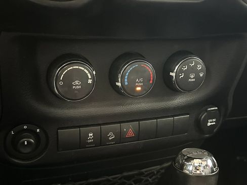 Used 2017 Jeep Wrangler Unlimited Sport w/ Quick Order Package 24S AWD/4WD image 18