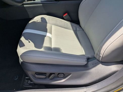 Used 2025 Toyota Camry SE FWD image 14