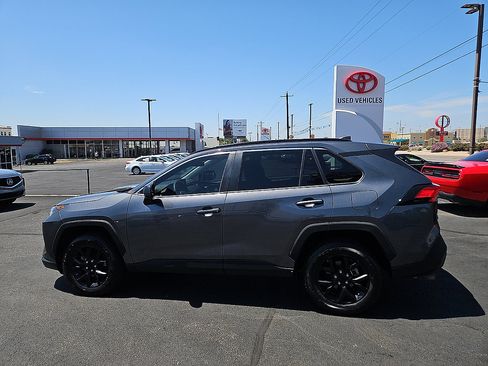 Used 2021 Toyota RAV4 LE FWD image 2