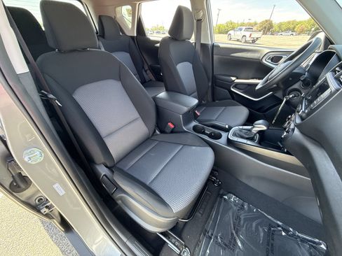 Used 2025 Kia Soul LX w/ LX Technology Package FWD image 25