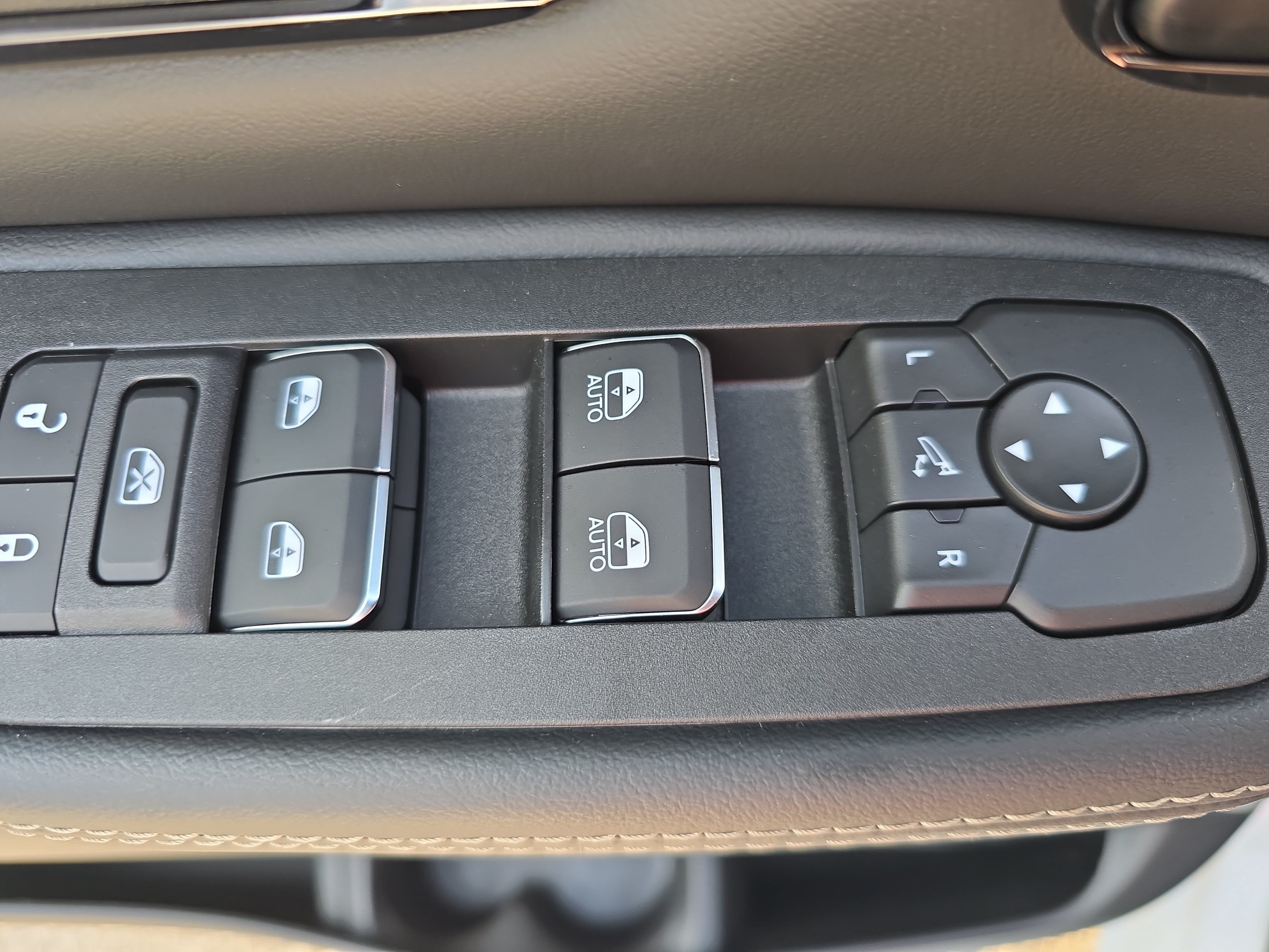 Used 2025 RAM 1500 Limited AWD/4WD image 27