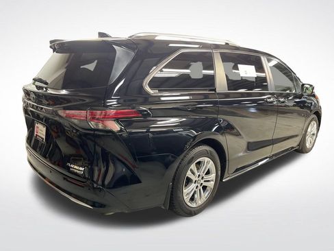 Certified 2022 Toyota Sienna Platinum AWD/4WD image 9