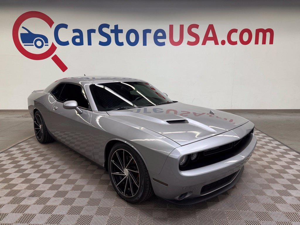 Used 2016 Dodge Challenger SXT w/ Driver Convenience Group RWD image 1