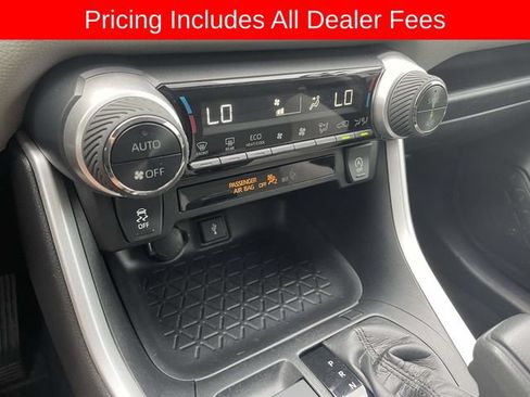 Used 2020 Toyota RAV4 XLE AWD/4WD image 32