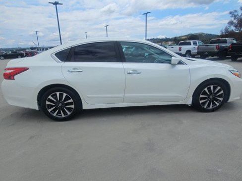 Used 2016 Nissan Altima 2.5 SV FWD image 9