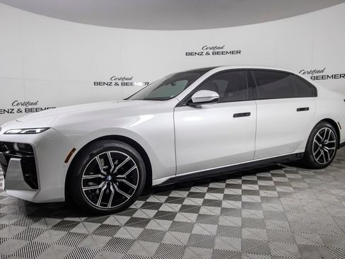 Used 2023 BMW 740i RWD image 9