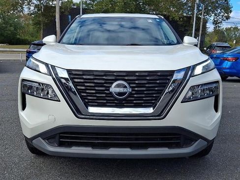 Used 2023 Nissan Rogue SV image 2