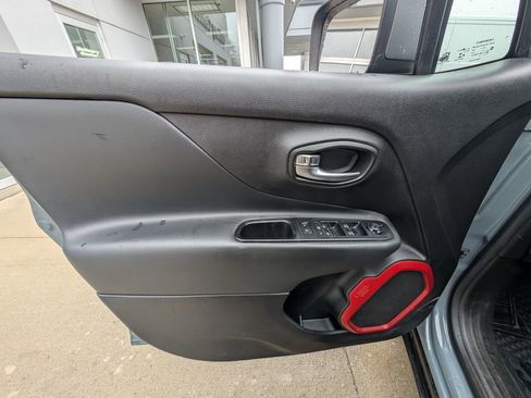 Used 2016 Jeep Renegade Trailhawk image 38