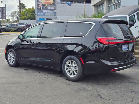 New 2026 Chrysler Pacifica Select FWD image 6