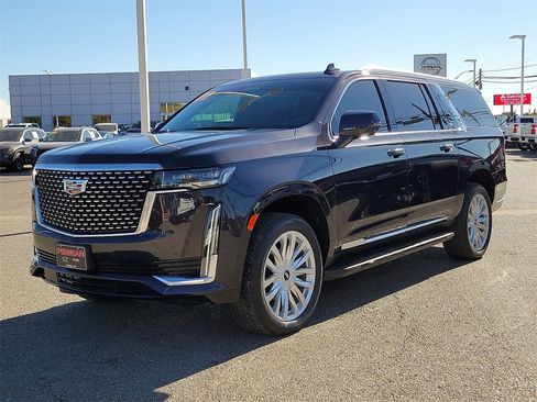 Used 2022 Cadillac Escalade ESV Luxury image 5