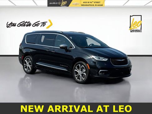 Used 2021 Chrysler Pacifica Pinnacle image 1