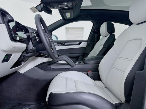 New 2026 Porsche Cayenne Coupe AWD/4WD image 5