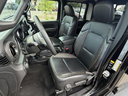 Used 2023 Jeep Gladiator Overland AWD/4WD image 12