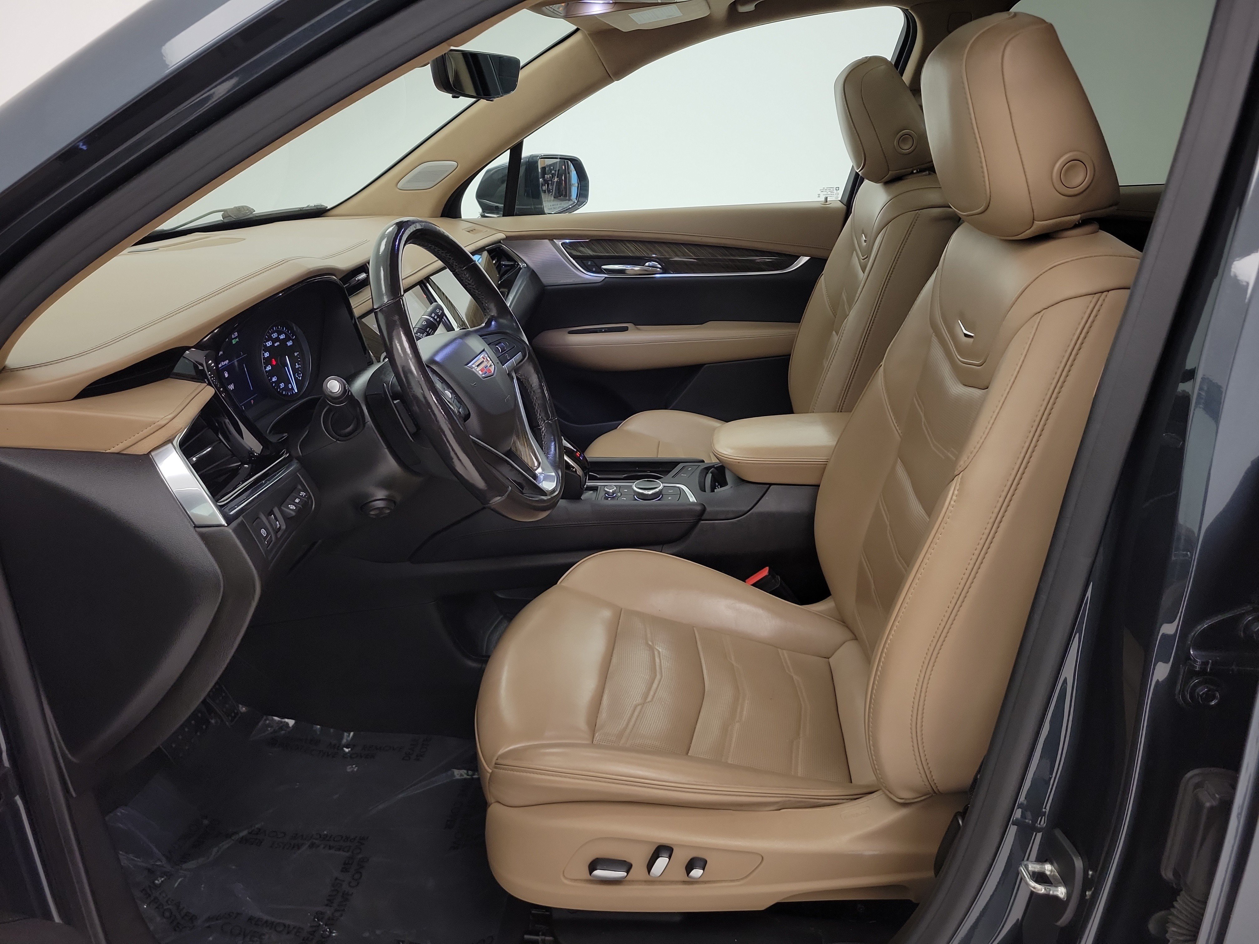 Used 2020 Cadillac XT6 Premium Luxury w/ Platinum Package AWD/4WD image 11