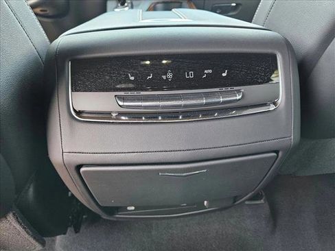 Used 2021 Cadillac Escalade Luxury image 17