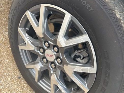 Used 2023 GMC Acadia SLT FWD image 4