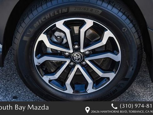 Used 2024 Toyota Corolla Cross AWD Hybrid w/ Moonroof Package image 11