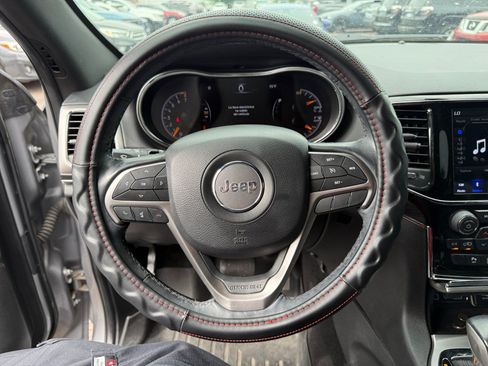 Used 2019 Jeep Grand Cherokee Limited AWD/4WD image 9