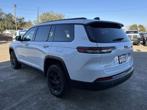New 2025 Jeep Grand Cherokee L Altitude image 4