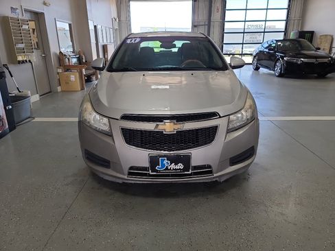 Used 2011 Chevrolet Cruze LT FWD image 3