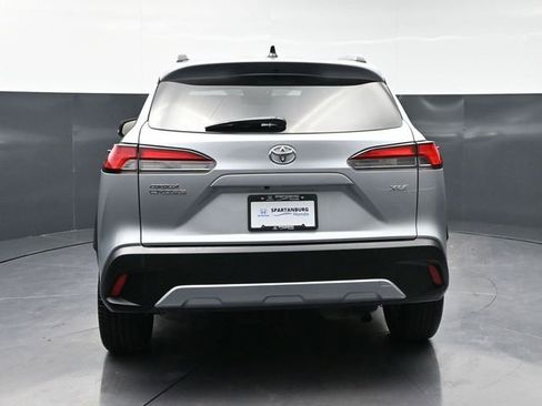 Used 2025 Toyota Corolla Cross XLE FWD image 6