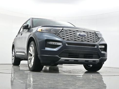 Used 2023 Ford Explorer Platinum w/ Technology Package AWD/4WD image 43
