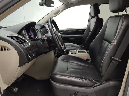 Used 2015 Chrysler Town & Country Touring-L w/ Driver Convenience Group FWD image 17