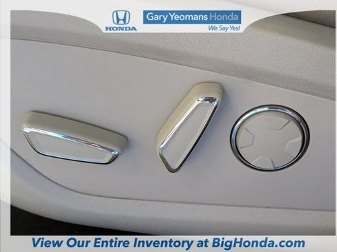 Used 2019 Lincoln MKC Premiere FWD image 17