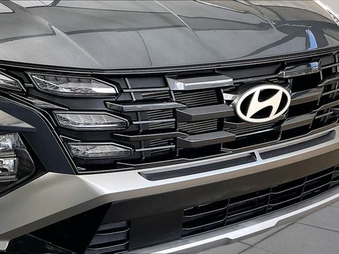 Used 2025 Hyundai Tucson SE FWD image 30