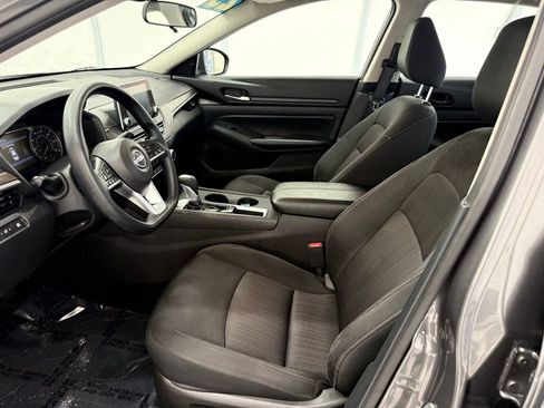 Used 2025 Nissan Altima 2.5 SV image 11