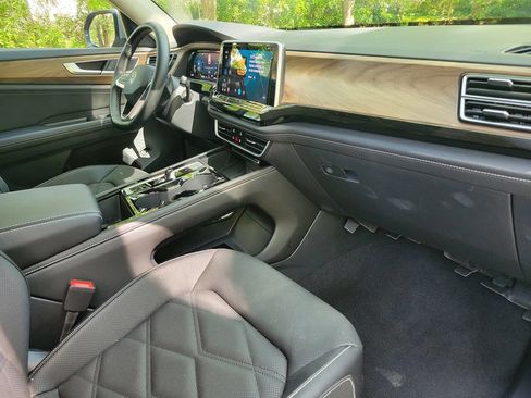 Used 2026 Volkswagen Atlas SE FWD image 9