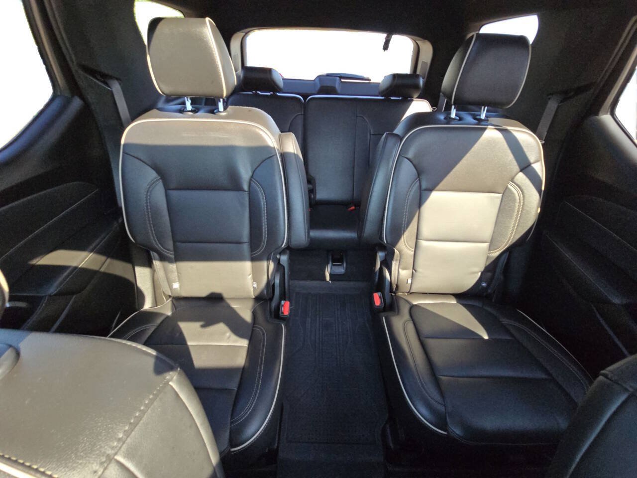 Used 2023 Chevrolet Traverse Premier w/ Redline Edition AWD/4WD image 13