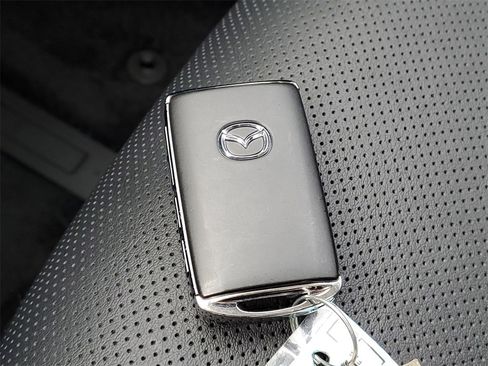 Used 2025 MAZDA CX-70 Plug-In Hybrid w/ Premium Pkg image 34