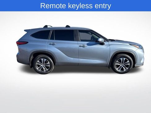 Used 2023 Toyota Highlander XLE image 8