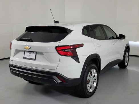 Used 2024 Chevrolet Trax LS FWD image 3