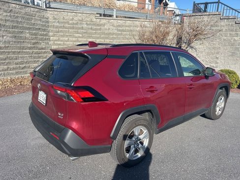 Used 2020 Toyota RAV4 XLE image 4